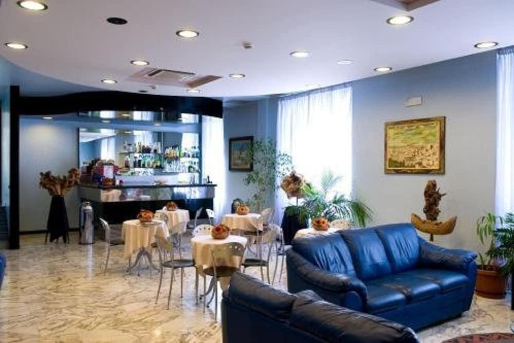 Astoria Hotel